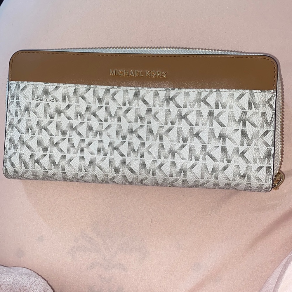 Michael logo continental wallet